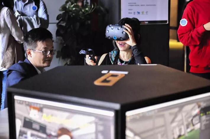 老師授課全球?qū)W子，真正的VR教學來了！