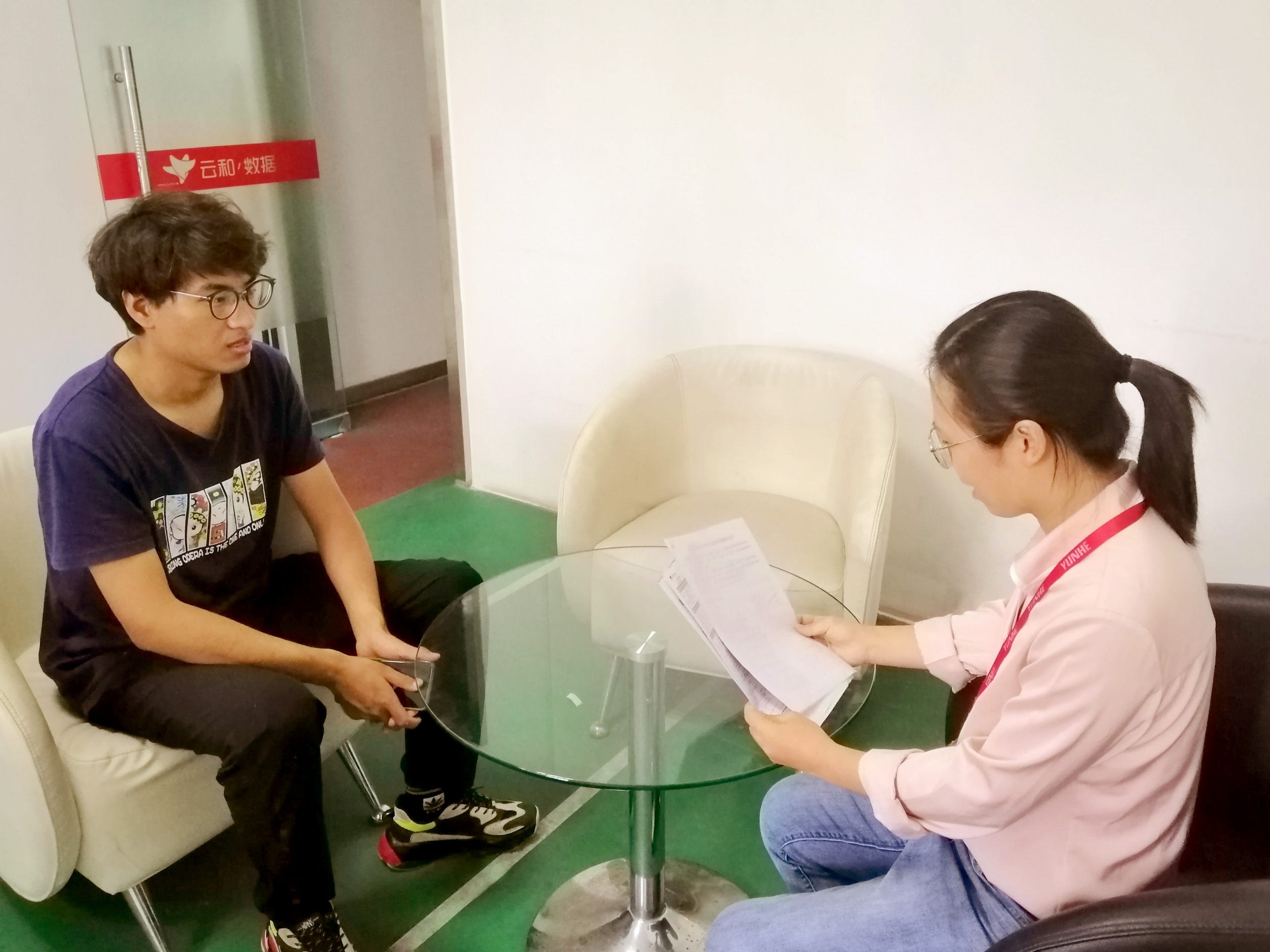 定期分享行業(yè)前沿資訊, 一對一的就業(yè)指導(dǎo),推薦就業(yè), 定期IT專場招聘會, 知名企業(yè)上門招聘…… 只為云和數(shù)據(jù)學(xué)員更好的就業(yè)