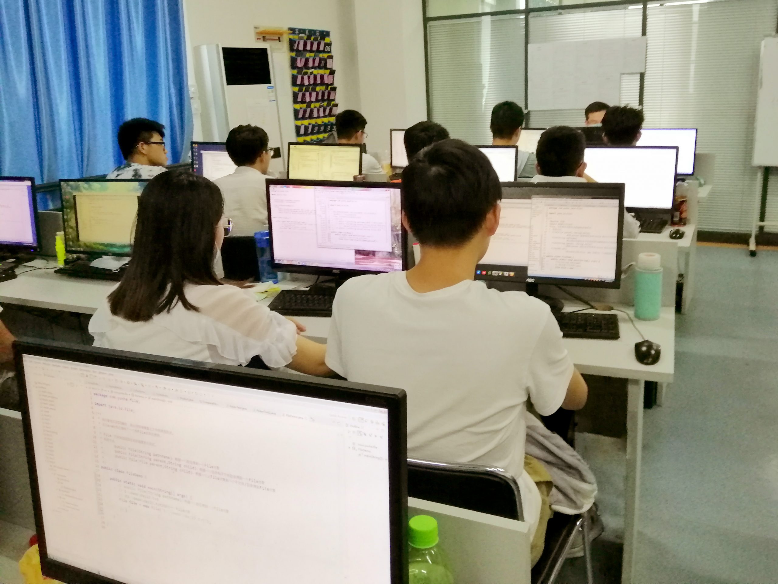 【云和數(shù)據(jù)學(xué)員晚自習(xí)】? 留足時(shí)間梳理知識(shí),才能更好的記憶及運(yùn)用 唯有不負(fù)時(shí)光，才能茁壯生長(zhǎng)，活成想要的模樣。