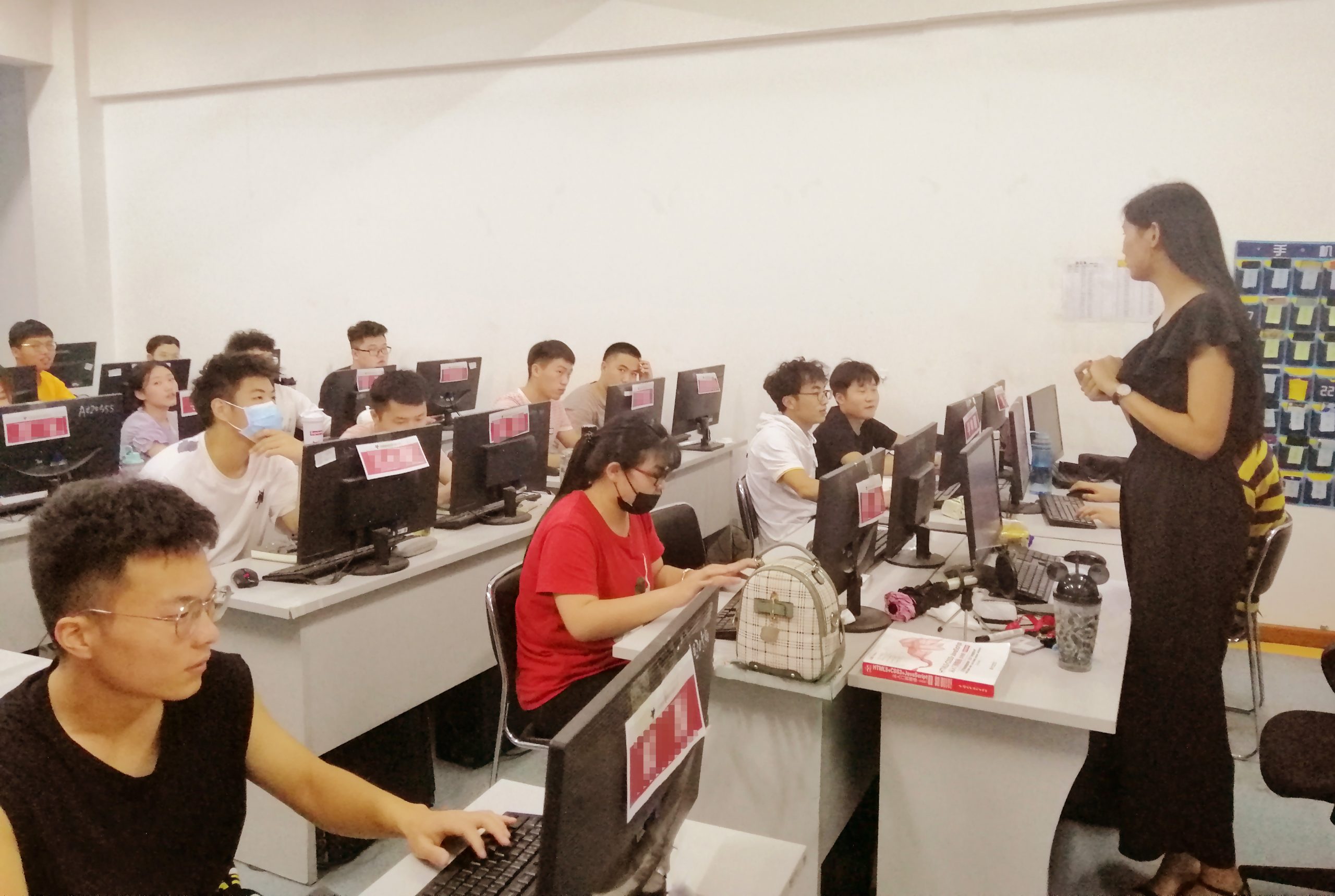 【云和數(shù)據(jù)學(xué)員晚自習(xí)】? 留足時(shí)間梳理知識(shí),才能更好的記憶及運(yùn)用 唯有不負(fù)時(shí)光，才能茁壯生長(zhǎng)，活成想要的模樣。