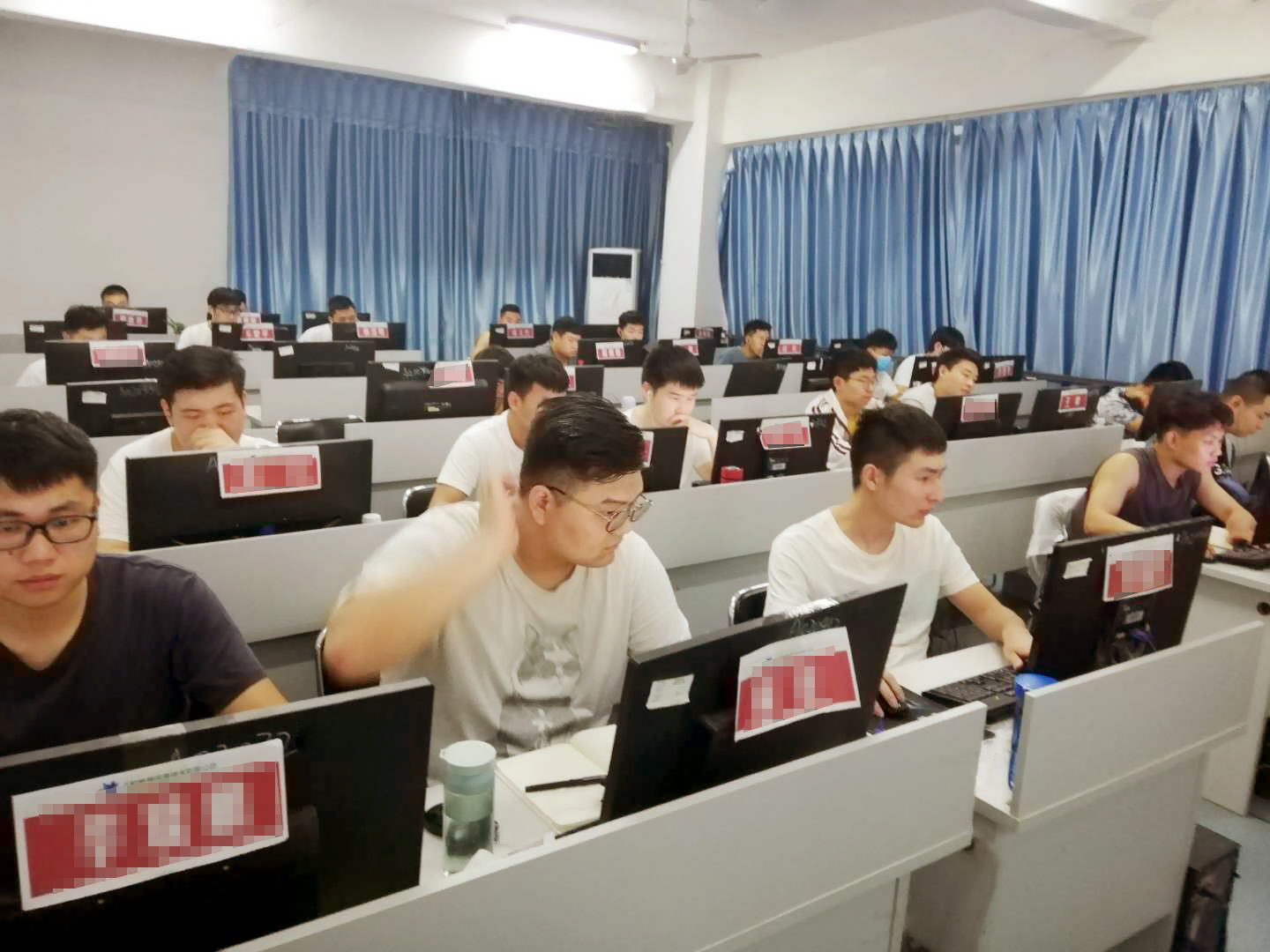 【云和數(shù)據(jù)學(xué)員晚自習(xí)】? 留足時(shí)間梳理知識(shí),才能更好的記憶及運(yùn)用 唯有不負(fù)時(shí)光，才能茁壯生長(zhǎng)，活成想要的模樣。